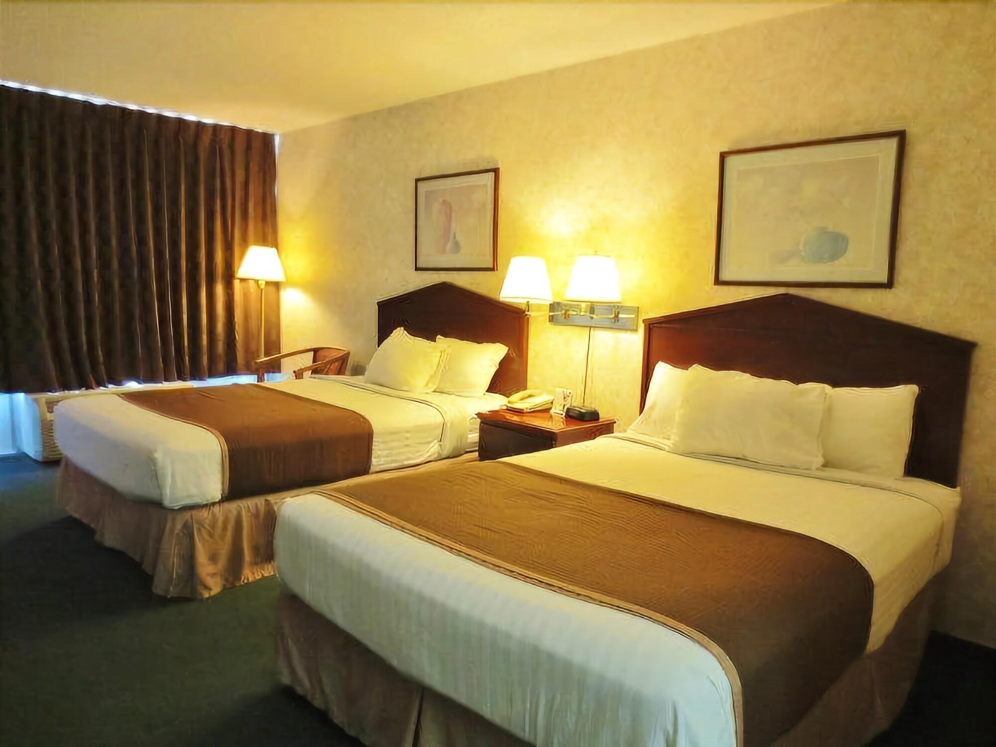 Quality Inn & Suites Vandalia Near I-70 And Hwy 51 Esterno foto