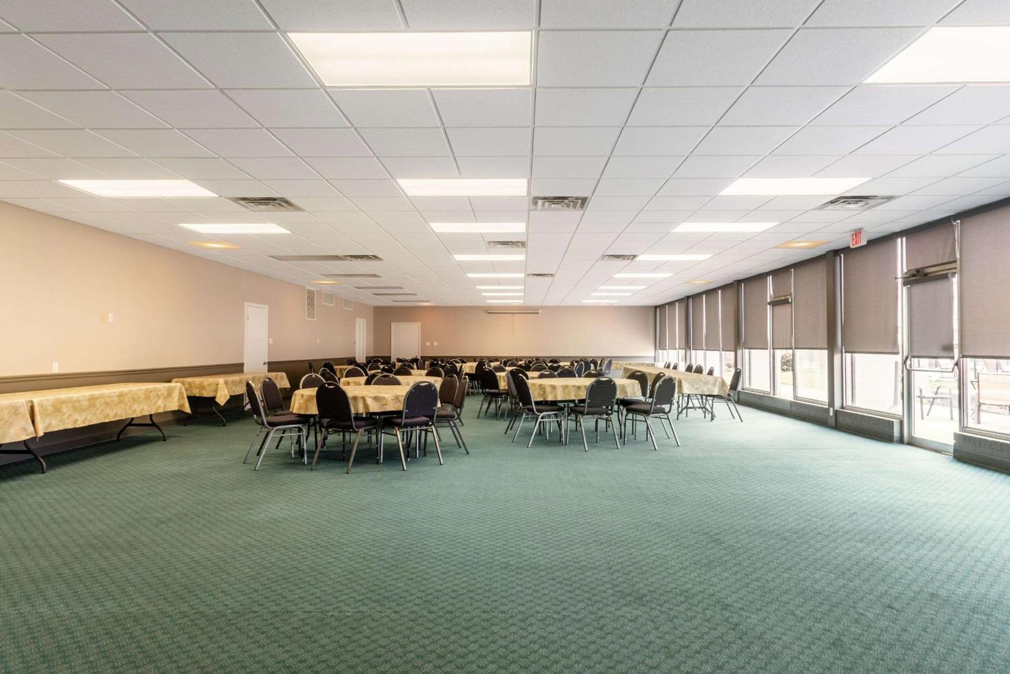 Quality Inn & Suites Vandalia Near I-70 And Hwy 51 Esterno foto