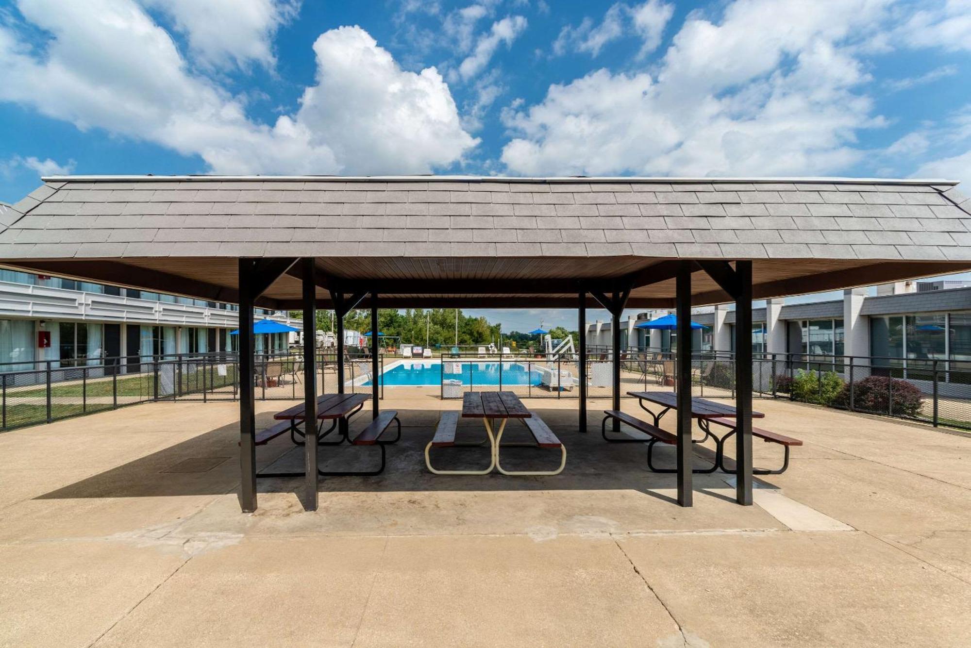 Quality Inn & Suites Vandalia Near I-70 And Hwy 51 Esterno foto