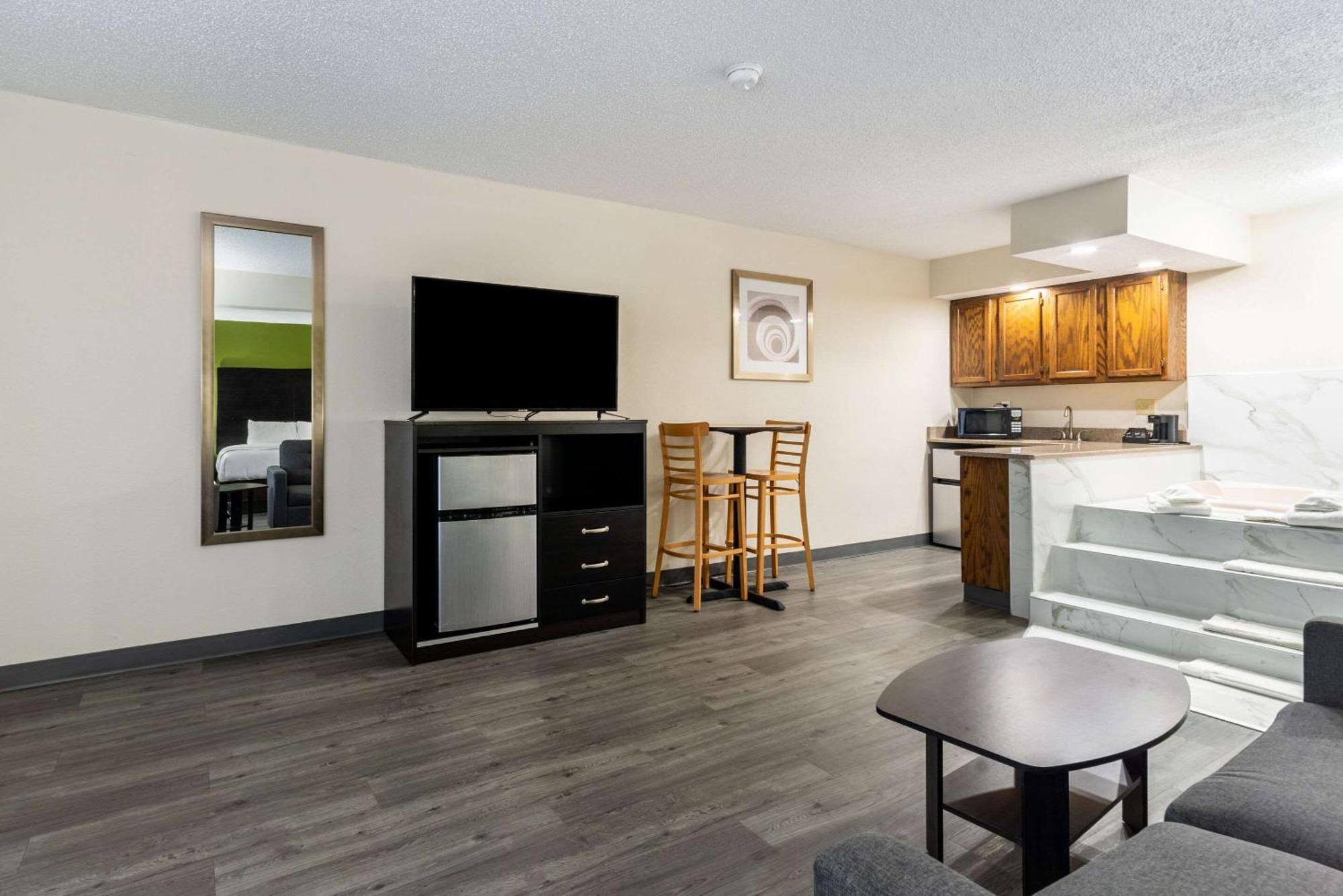 Quality Inn & Suites Vandalia Near I-70 And Hwy 51 Esterno foto