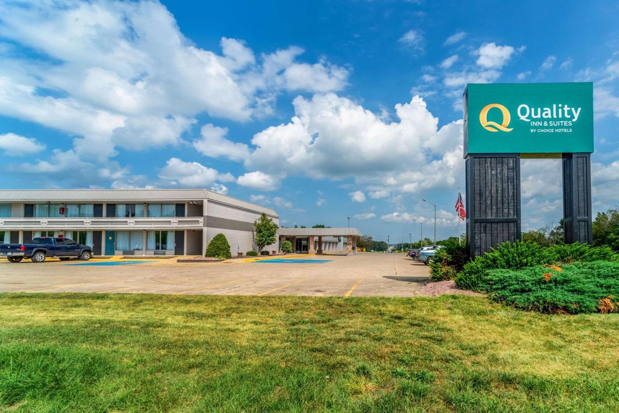 Quality Inn & Suites Vandalia Near I-70 And Hwy 51 Esterno foto
