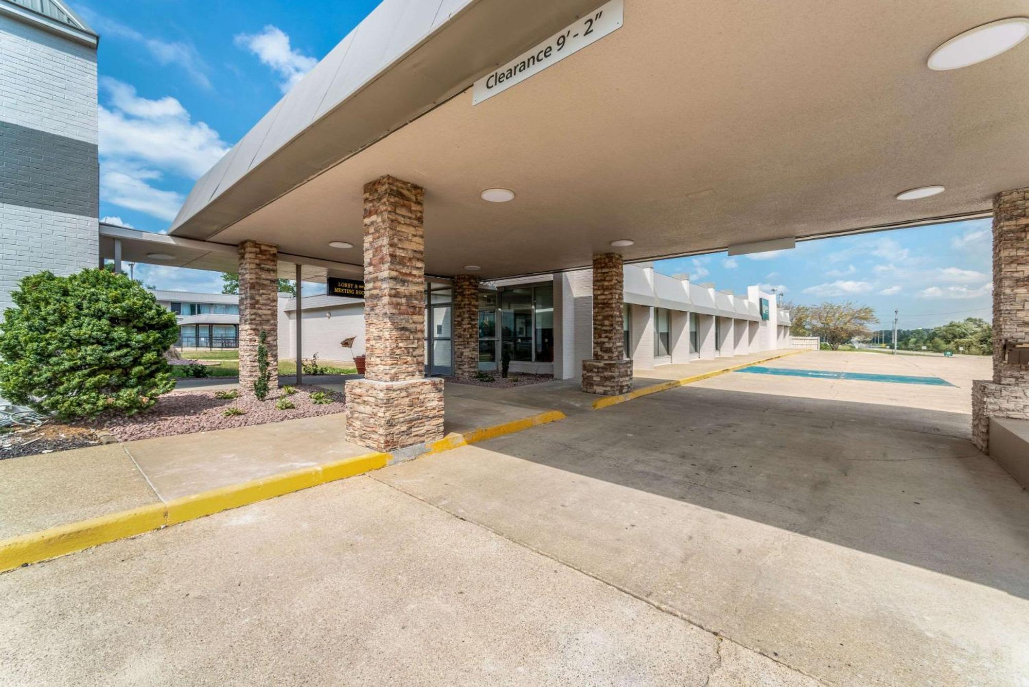 Quality Inn & Suites Vandalia Near I-70 And Hwy 51 Esterno foto
