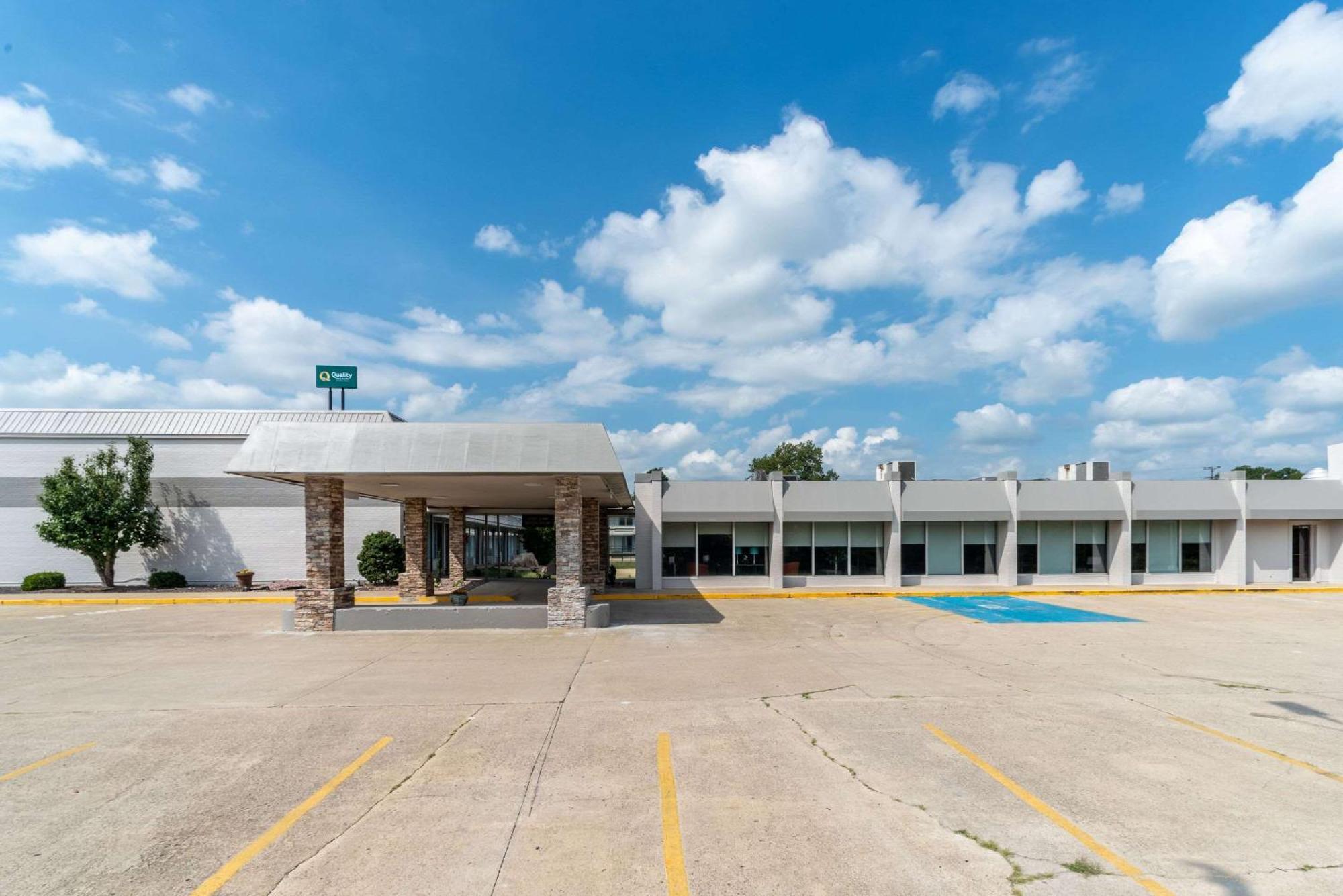 Quality Inn & Suites Vandalia Near I-70 And Hwy 51 Esterno foto