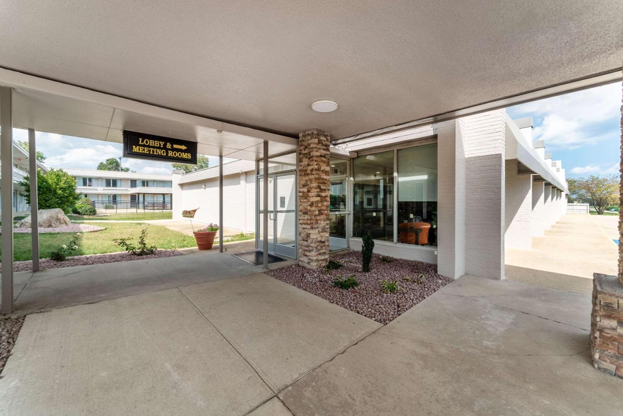 Quality Inn & Suites Vandalia Near I-70 And Hwy 51 Esterno foto